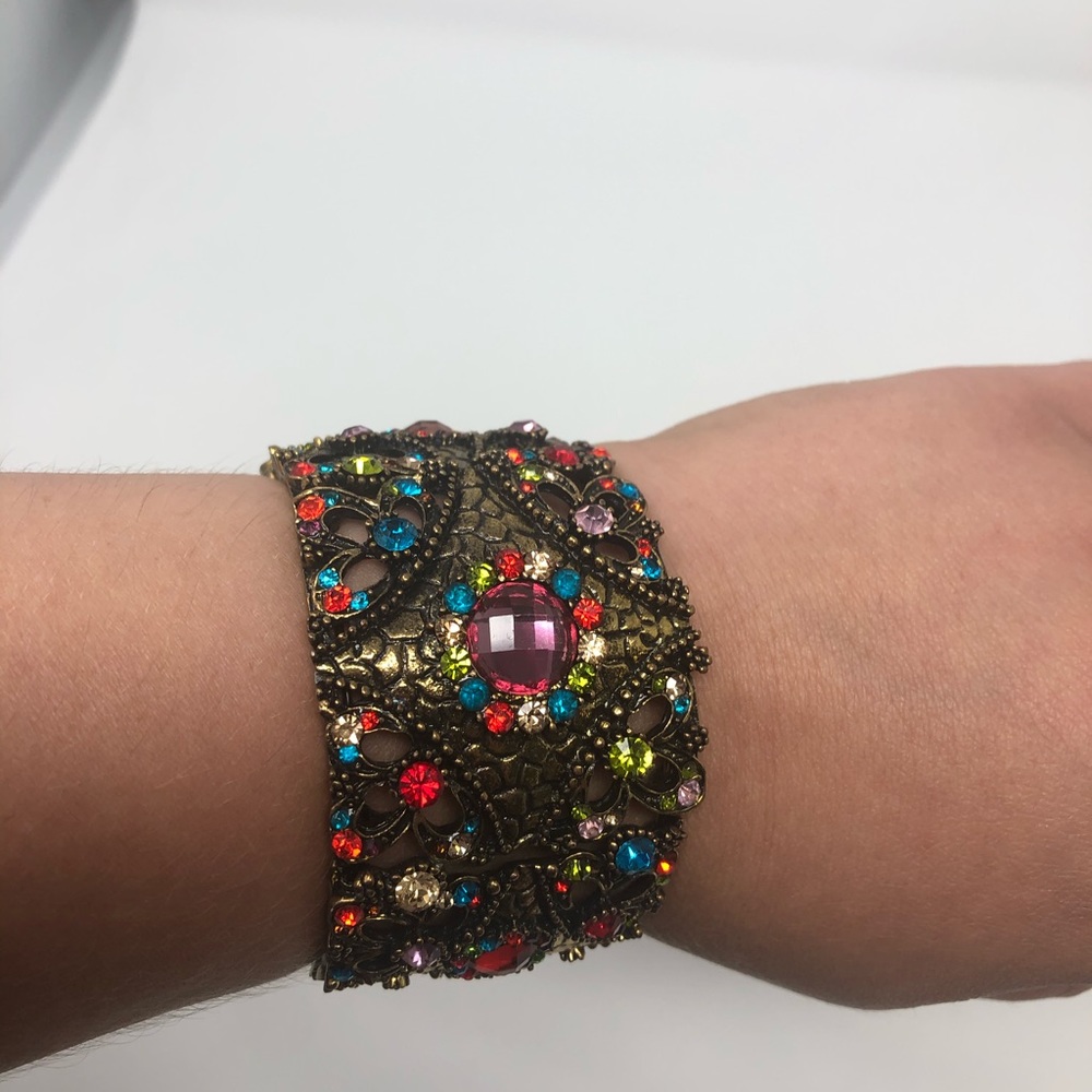 ✅ Gem bracelet
